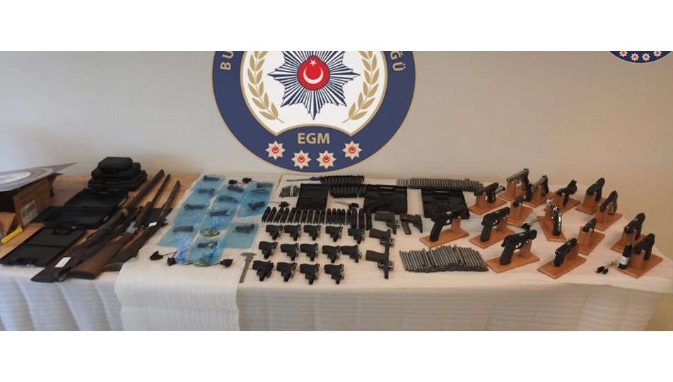 Bursa'da kaçak silah imalathanesine baskın: 23 gözaltı