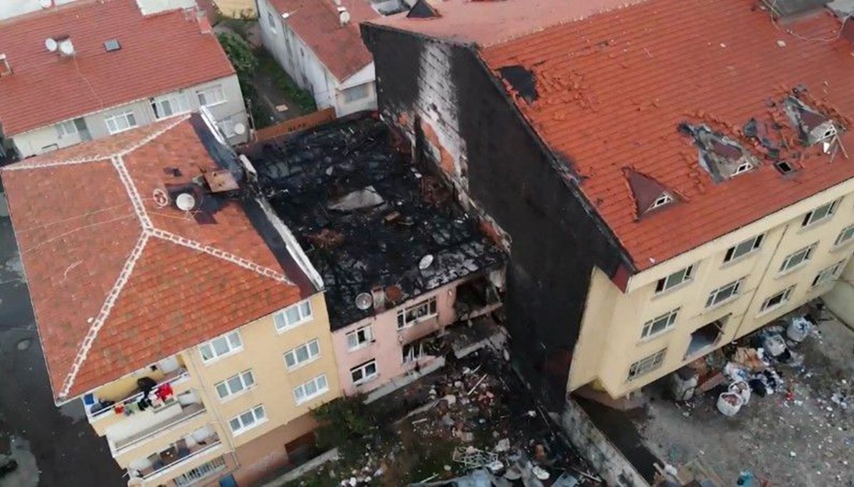Gün ağarınca ortaya çıktı: Kadıköy'de 3 kişinin öldüğü patlamanın yaşandığı bina bu hale geldi
