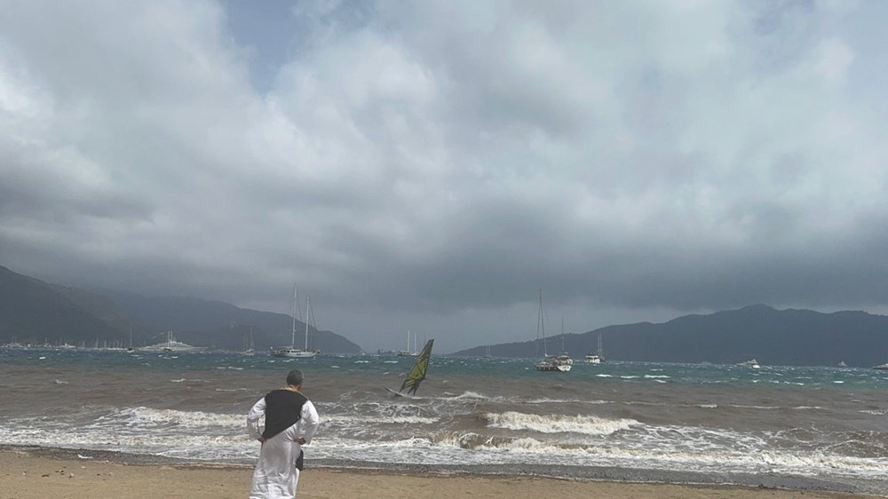 Meteoroloji'den 19 ile kuvvetli sağanak ve fırtına uyarısı 76