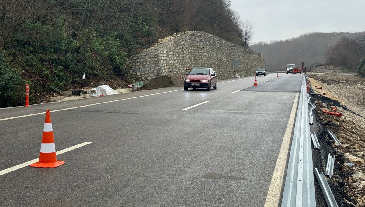 Heyelan nedeniyle bir bölümü kapanan Bartın-Kastamonu kara yolu ulaşıma açıldı