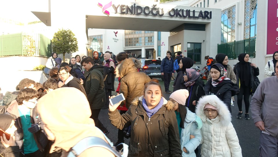 İstanbul Başakşehir'de okulda yangın paniği - 2