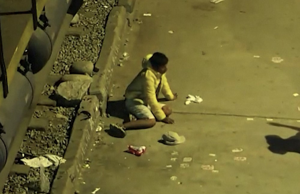 Ölümcül Tren Kazasından Mucizevi Kurtuluş: Saniyeler İçinde Ayağa Kalktı 76 Yke8XlYyFUSzZJuProAWTQ