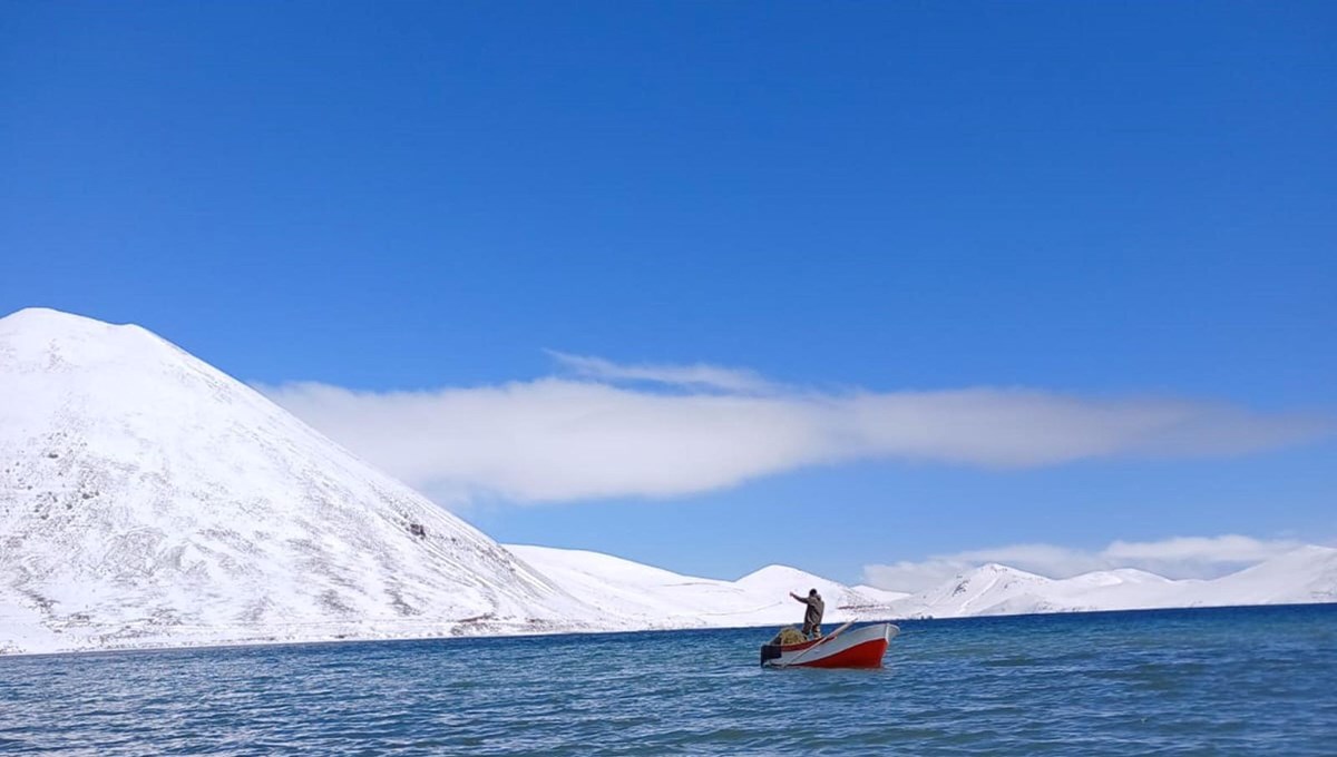 Ağrı'daki Balık Gölü baharla birlikte canlandı