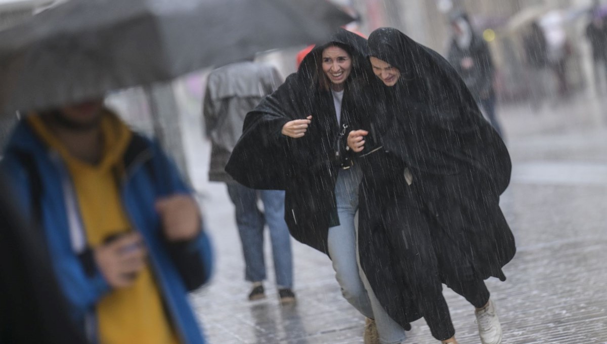 AKOM’dan İstanbul’a yerel ve gök gürültülü sağanak uyarısı (İstanbul, Ankara, İzmir hava durumu)