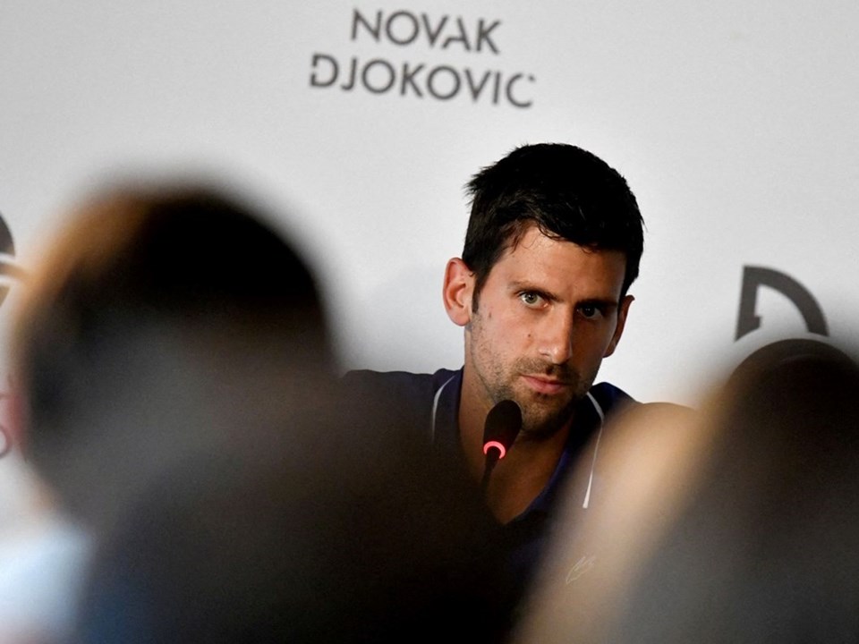 Sırp tenisçi Novak Djokovic'in aşısız olması, vizesinin iptaline yol açtı.
