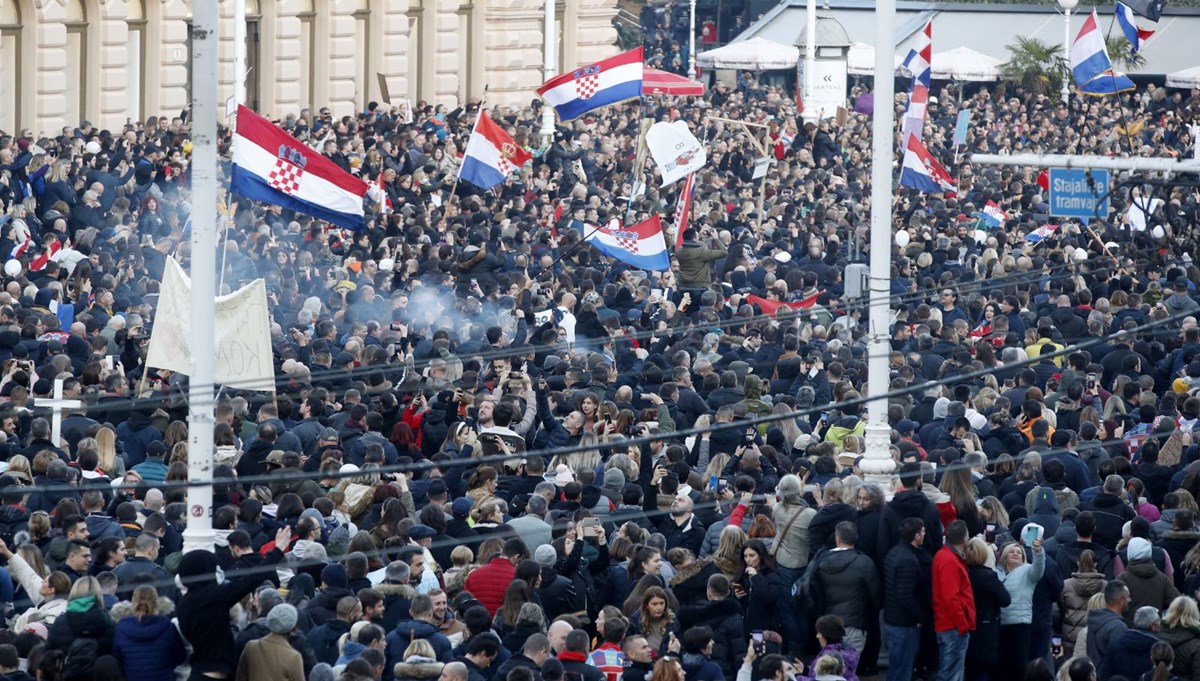 Hırvatistan'da 10 binden fazla kişi Covid-19 tedbirlerini protesto etti