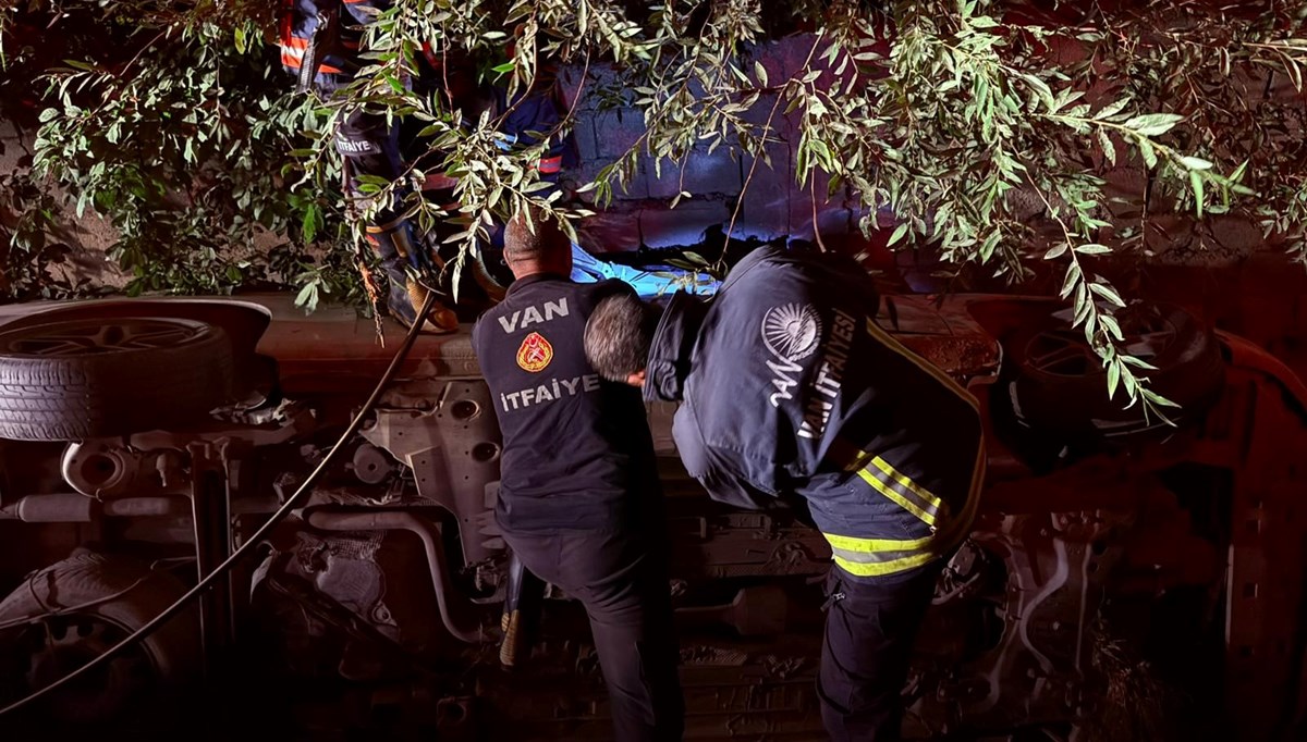 Van'da otomobil su kanalına düştü: 1 yaralı