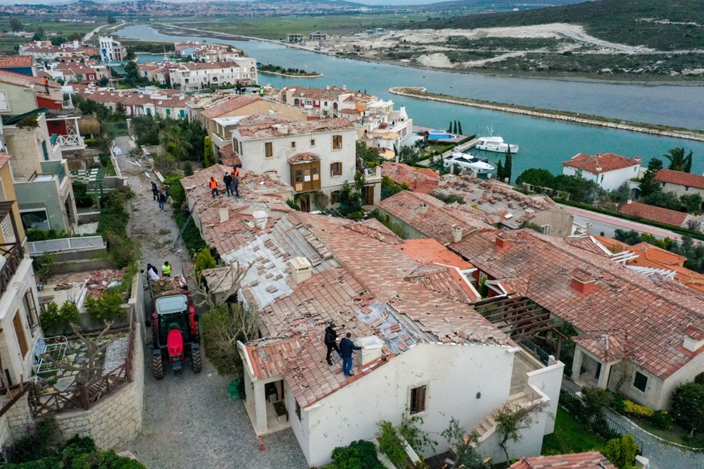 İzmir Çeşme'de hortumun geride bıraktığı hasar için çalışmalar sürüyor - 11