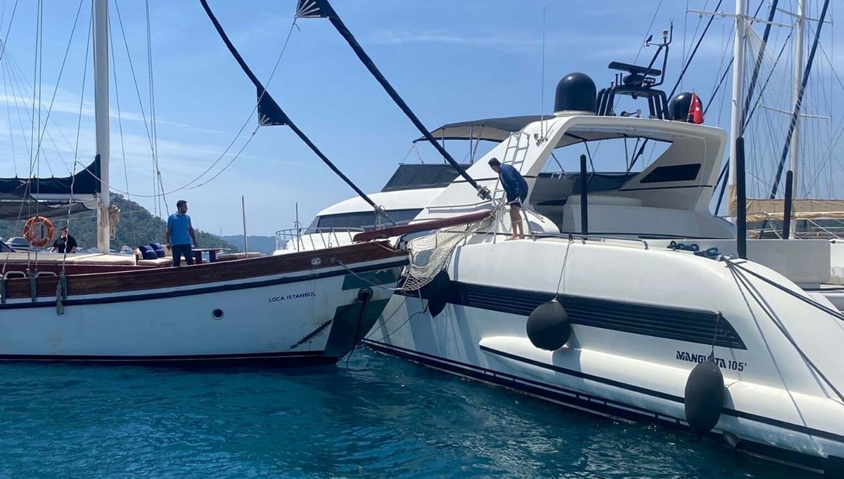 Göcek'te milyonluk kaza: Lüks motoryata çarptı Göcek'te milyonluk kaza: Lüks motoryata çarptı