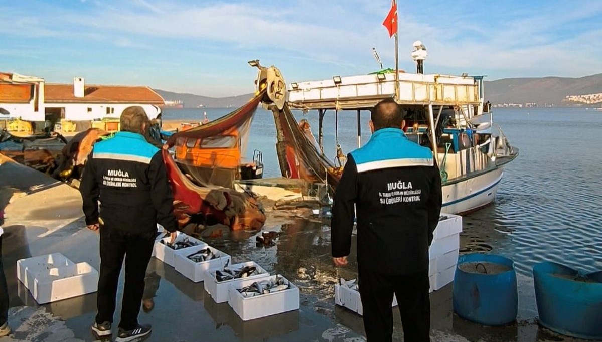 Yasak ağ ile avlanan balıklara el konuldu