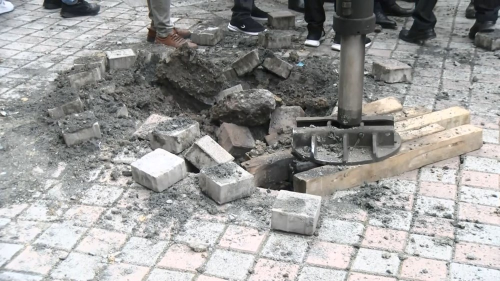 Esenyurt'ta vinç yüksek gerilim hattına değdi, yeraltı kabloları patladı: 1 yaralı - 3