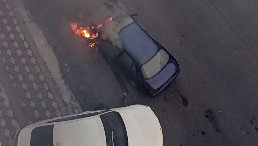 Ankara'da faciadan dönüldü: Park halindeki otomobil yandı