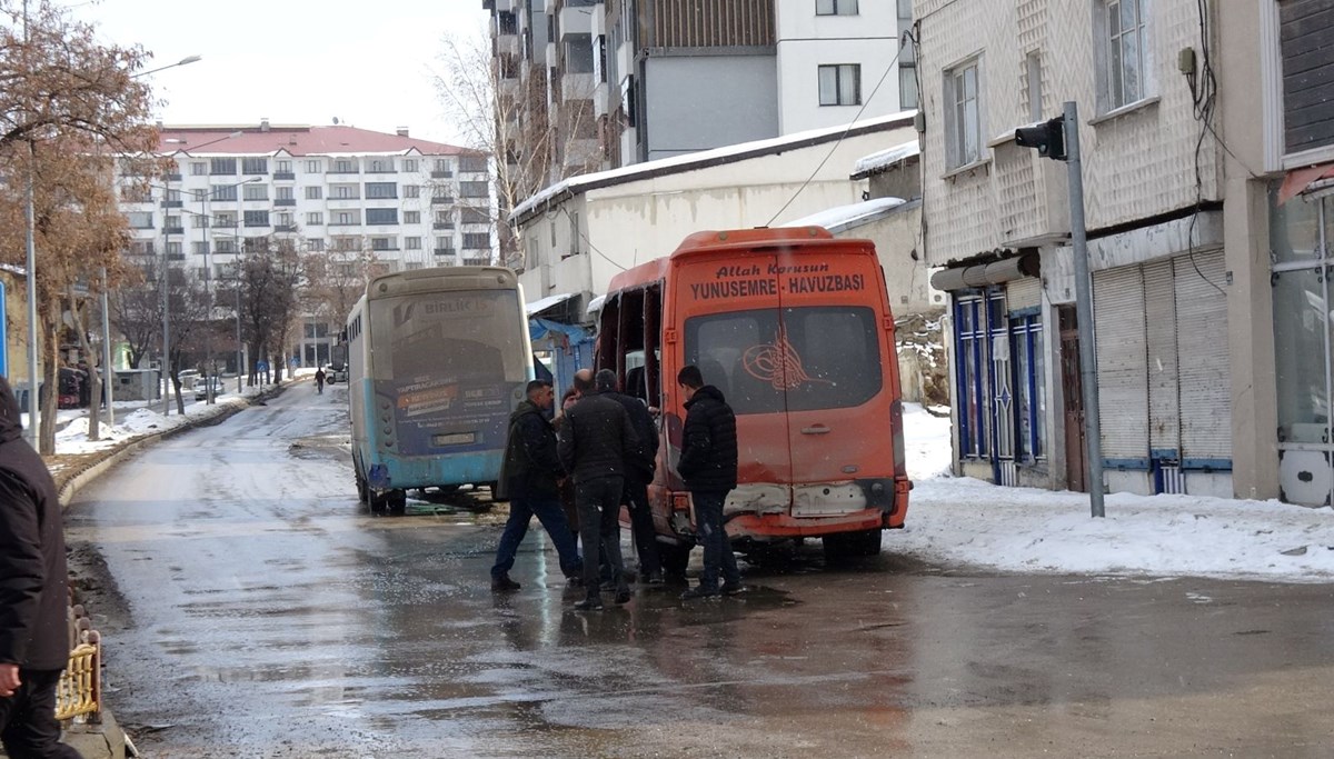 Erzurum’da trafik kazası: 4 kişi yaralandı Erzurum’da trafik kazası: 4 kişi yaralandı