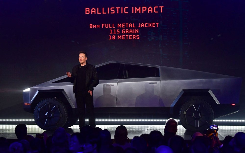 Elon Musk'ın merakla beklenen  Cybertruck adlı aracından ilk görüntüler sızdı: Sosyal medya ikiye bölündü - 3