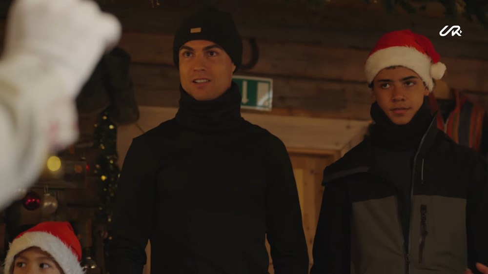 Cristiano Ronaldo'nun ailesiyle Noel keyfi: Eksi 20 derecede havuza daldı! - 3