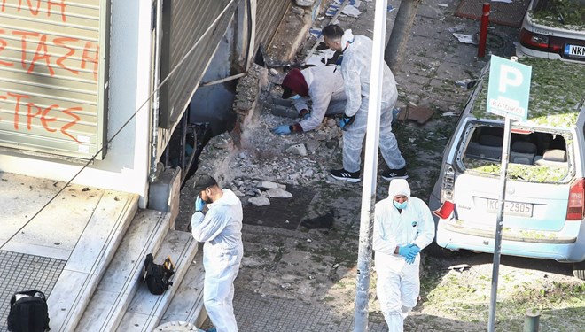 Selanik'te bir kad�n�n ta��d��� bomba elinde patlad�