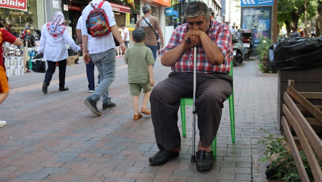 36 yıldır ayakta uyuyor! "Herkes yattıktan sonra çocuk gibi ağlıyorum"