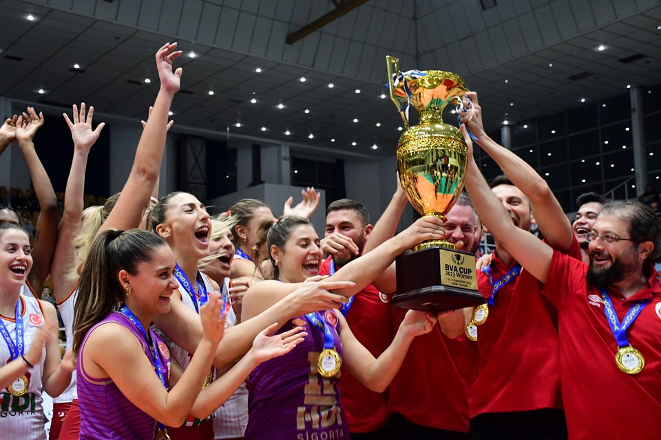 Galatasaray Kadın Voleybol Takımı tarihinde ilk kez Balkan Kupası'nda şampiyon oldu - 1