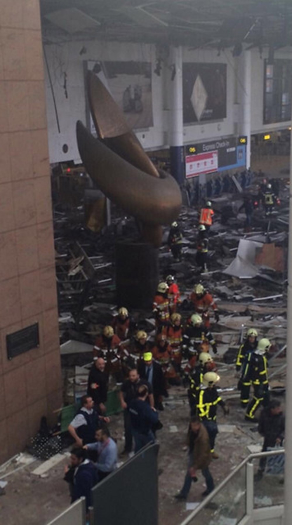 Теракт в бельгии. Аэропорт Брюсселя теракт. Взрыв в аэропорту Брюсселя.