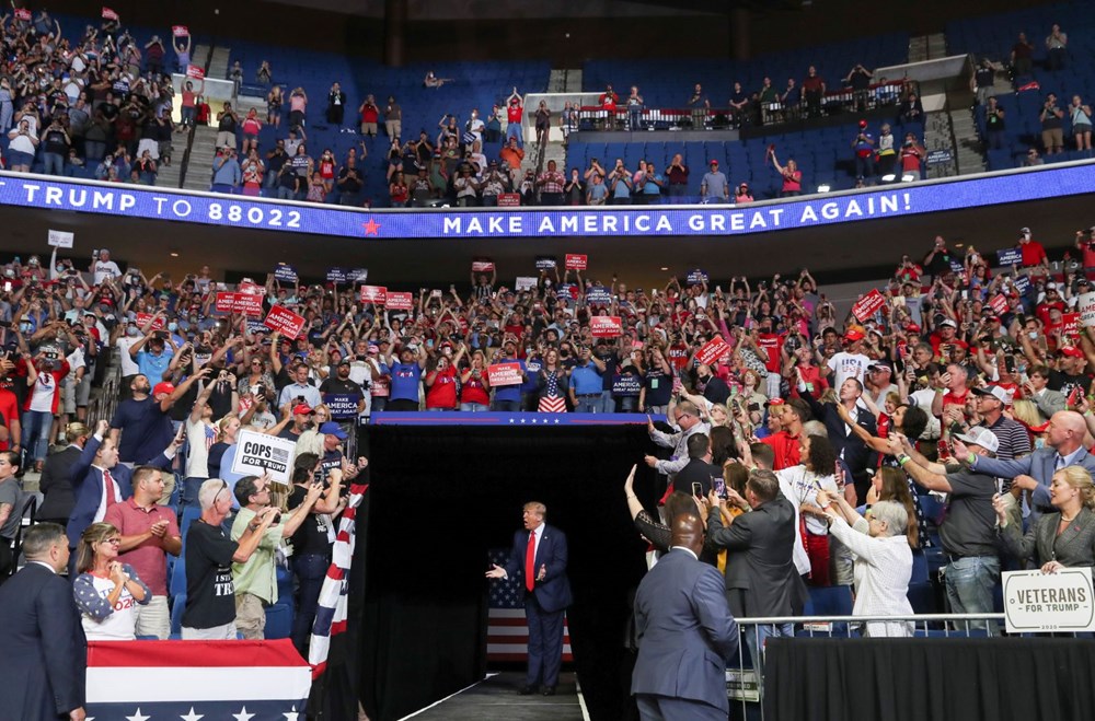 Trump'ın mitingi sonrası onlarca görevliye karantina - 2