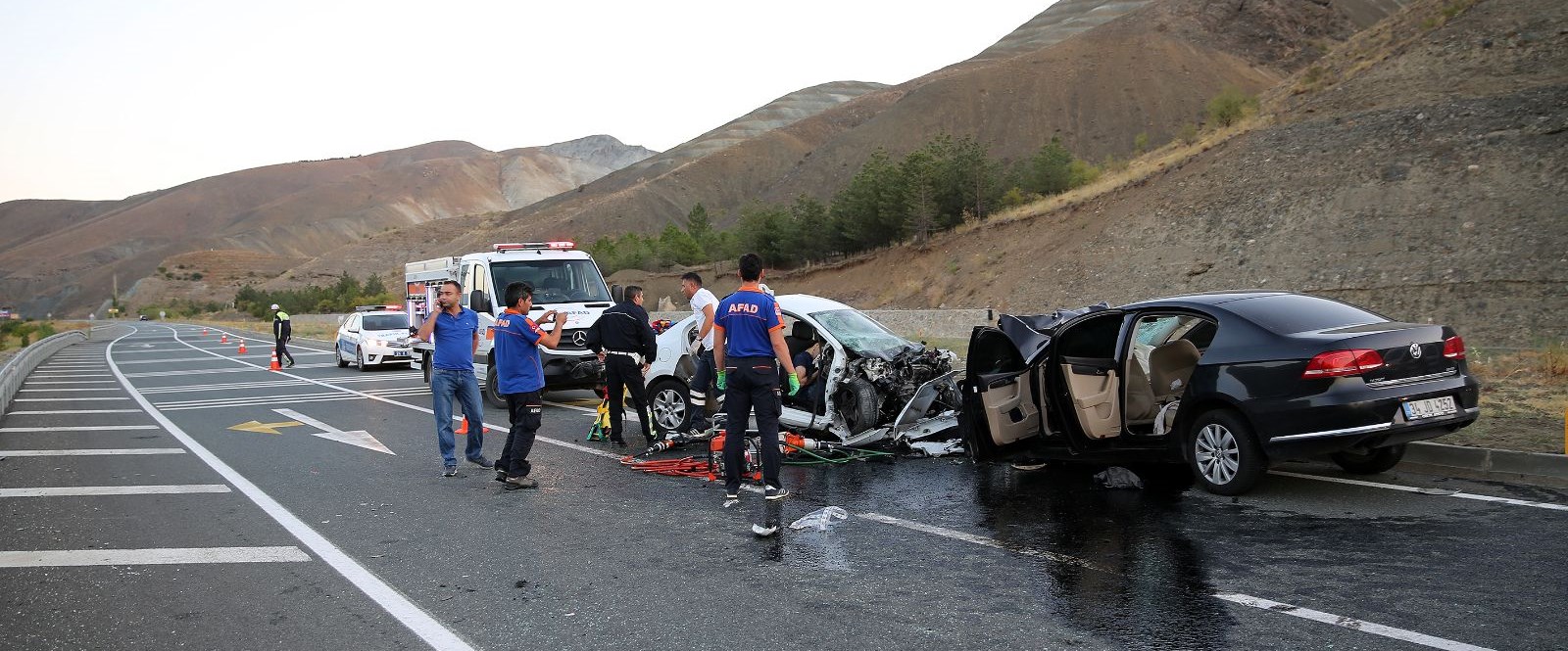 Erzincan'da Trafik Kazası: 3'ü çocuk 7 ölü - Son Dakika Türkiye ...