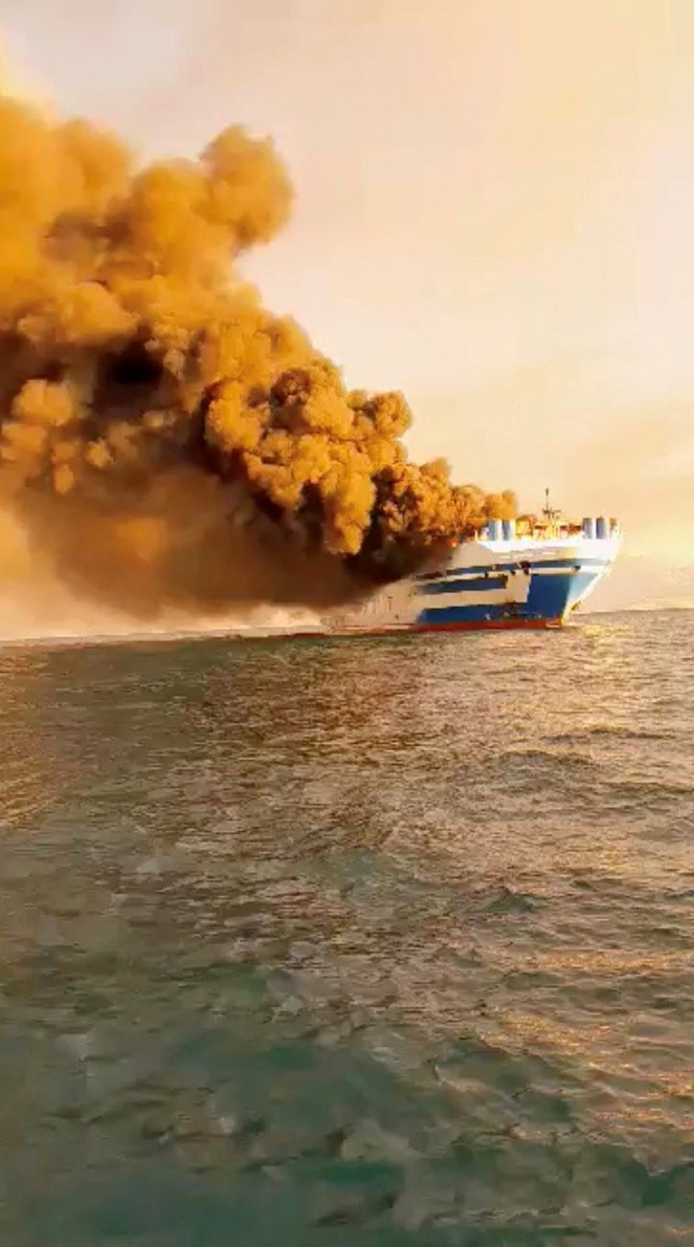 Yunanistan'da yolcu gemisinde yangın - 3