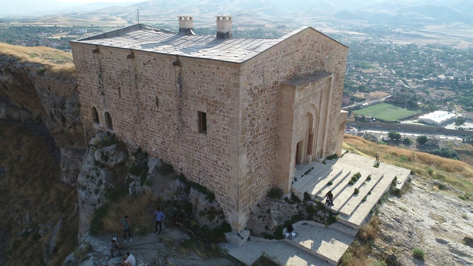 Uçurumun kıyısındaki 839 yıllık tarih: Divriği Kale Camisi (Türklerin Anadolu'daki en eski yapılarından) - 1
