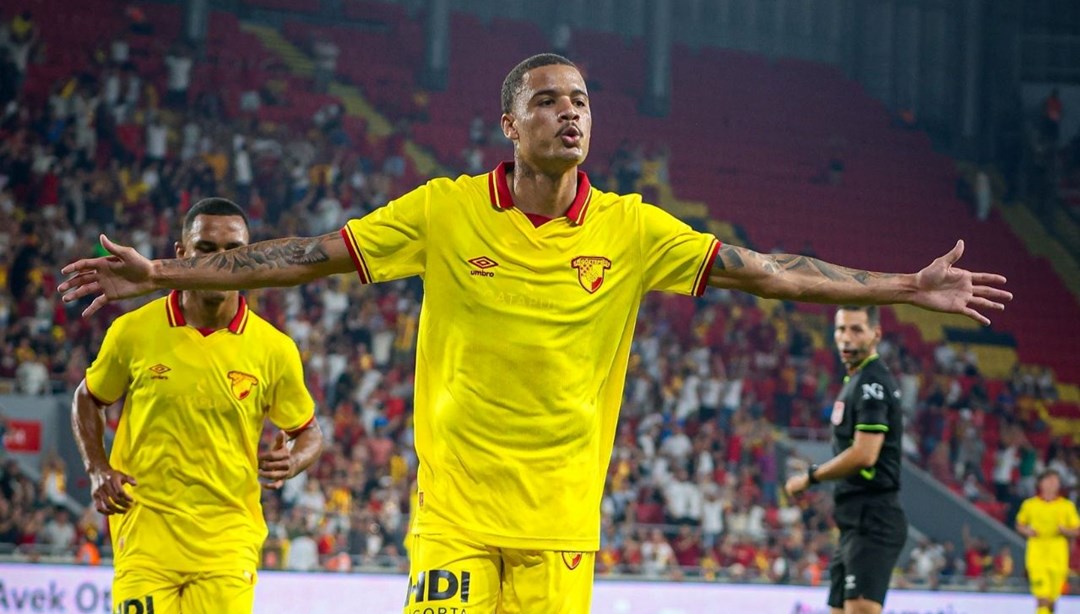 Göztepe'nin yeni transferi parlıyor: Hazırlık döneminin gözdesi Janderson