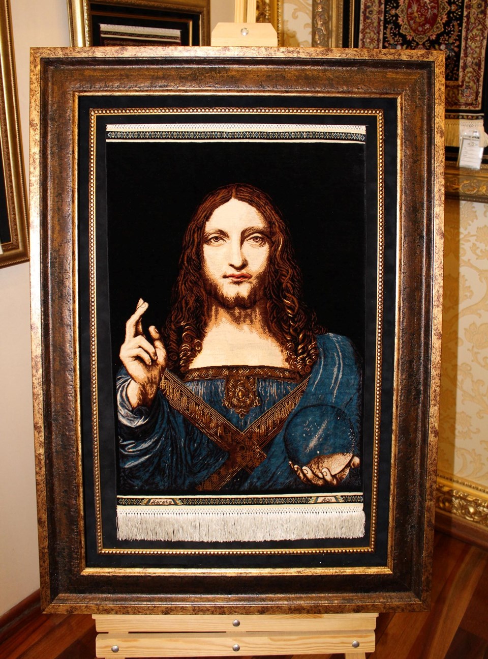Leonardo da Vinci'nin Salvator Mundi tablosu ipek halıya işlendi - 1