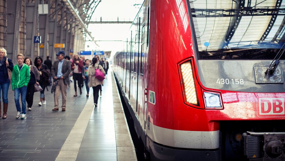Almanya’nın kuzeyinde teknik sebepten dolayı tren seferleri durdu