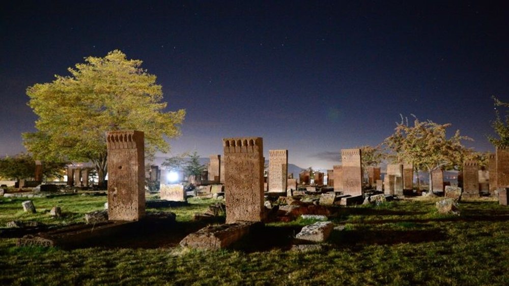Dünyanın en büyük Türk-İslam mezarlığı: Ahlat Selçuklu Meydan Mezarlığı - 3