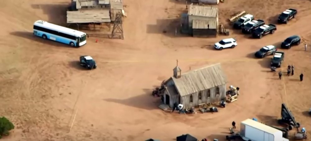 Alec Baldwin'in sette kurusıkı silahla 1 kişiyi öldürdüğü kaza sonrası ilk görüntüler - 9