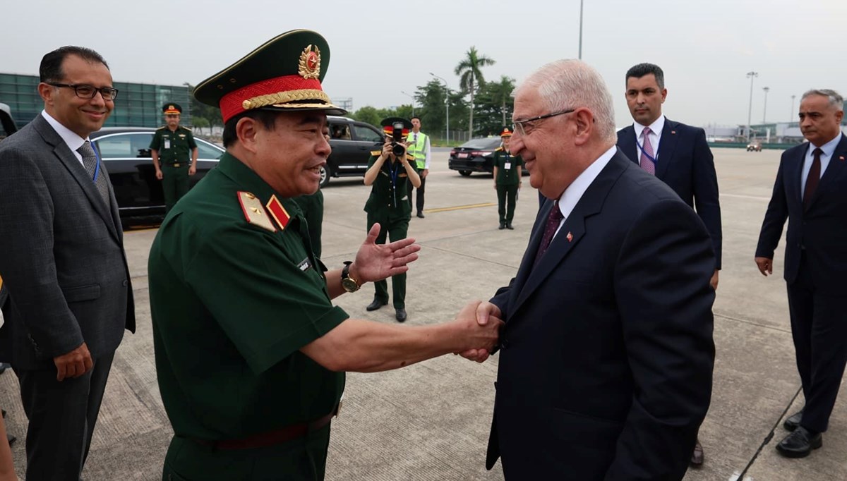 Bakan Güler, Vietnam’da