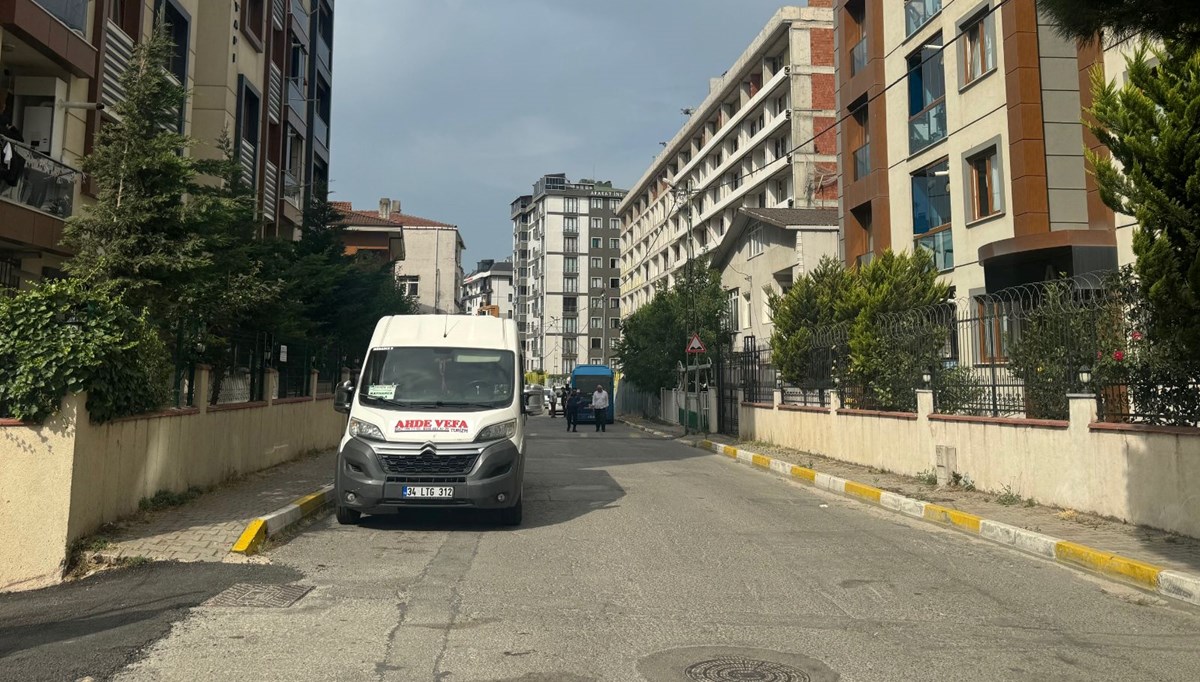 Eşini sokak ortasında katletti: Eşini sokak ortasında katletti: