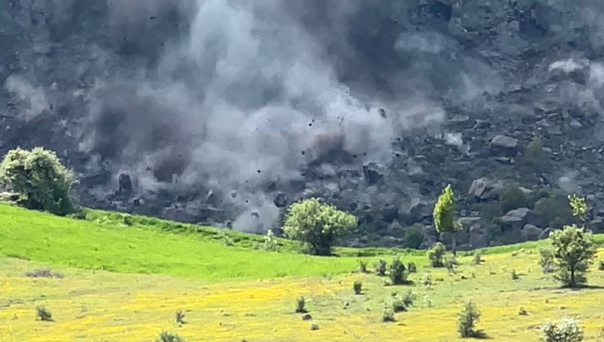 Giresun'da heyelan: Espiye-Ericek yolu ulaşıma kapandı Giresun'da heyelan: Espiye-Ericek yolu ulaşıma kapandı
