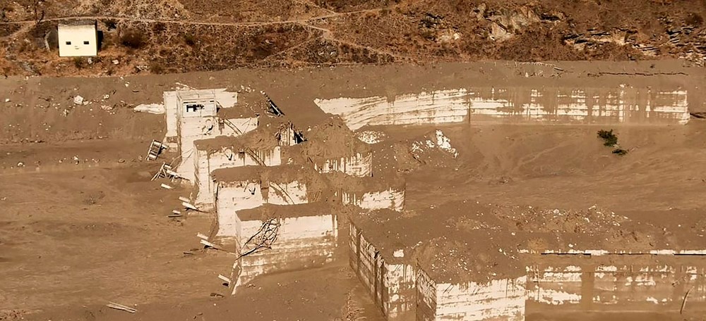 Hindistan'da nehre düşen buz kütlesi sele neden oldu: 170 kayıp, 14 ölü - 11