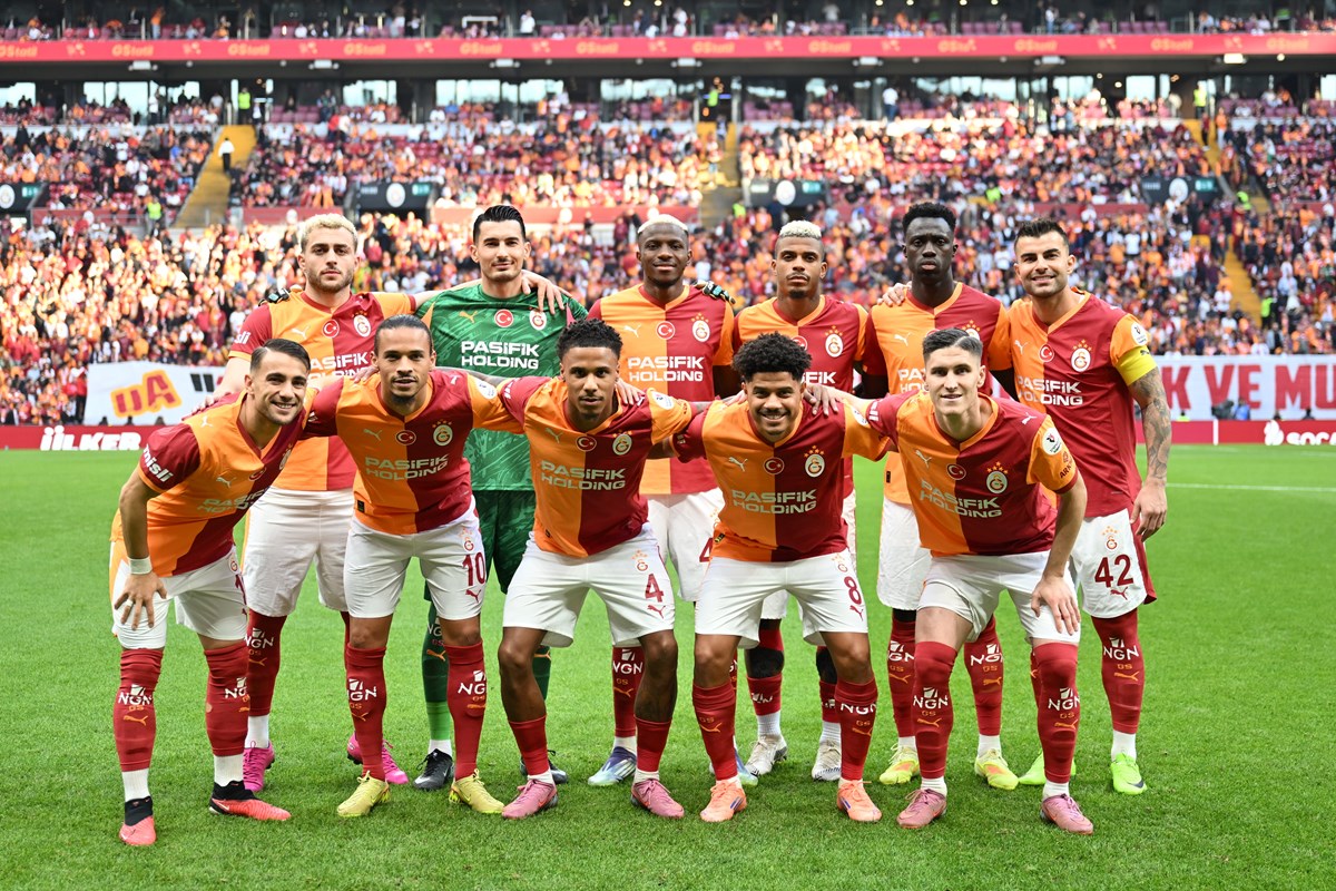 Galatasaraylı futbolcular, Göztepe maçı öncesi fotoğraf çektirdi