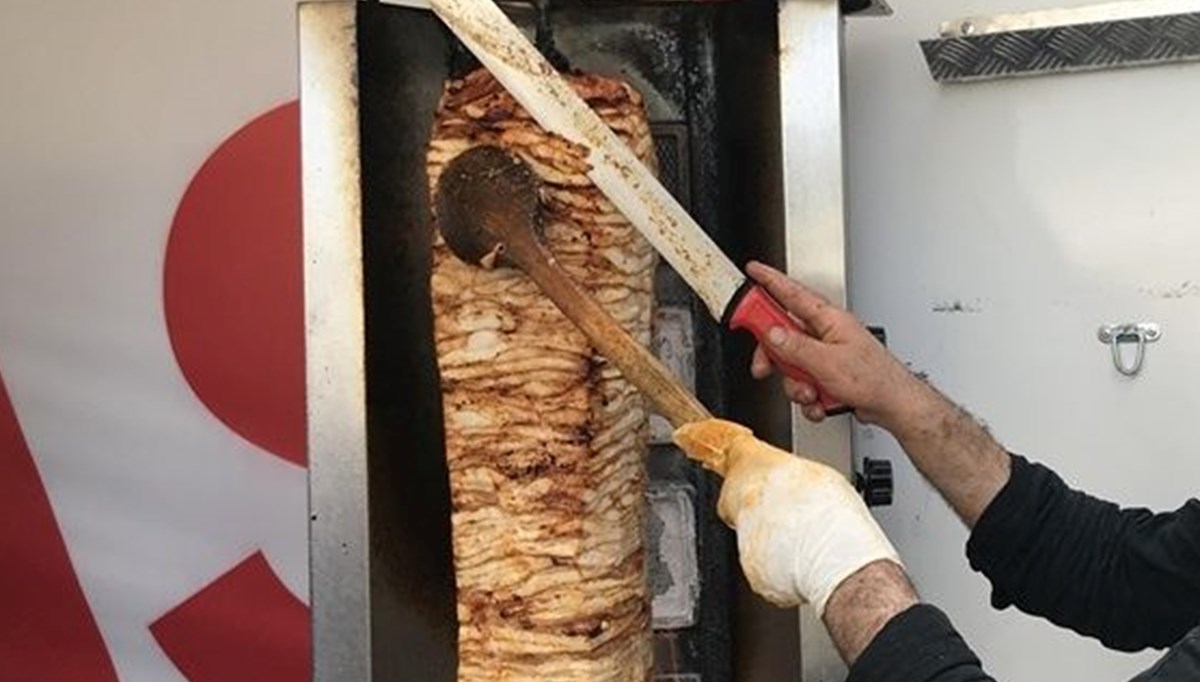 47 kişinin zehirlendiği tavuk dönerci mühürlendi 47 kişinin zehirlendiği tavuk dönerci mühürlendi
