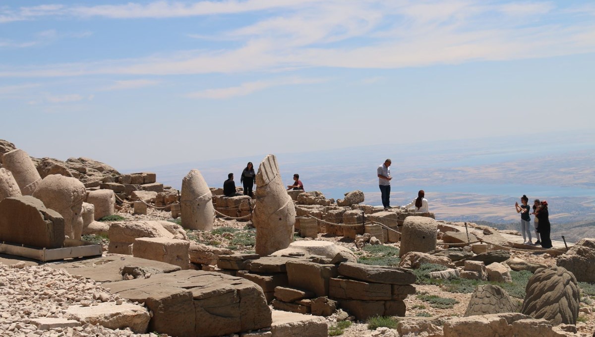 Nemrut Dağı, tam kapanma sonrasında ziyaretçilerini ağırlamaya başladı