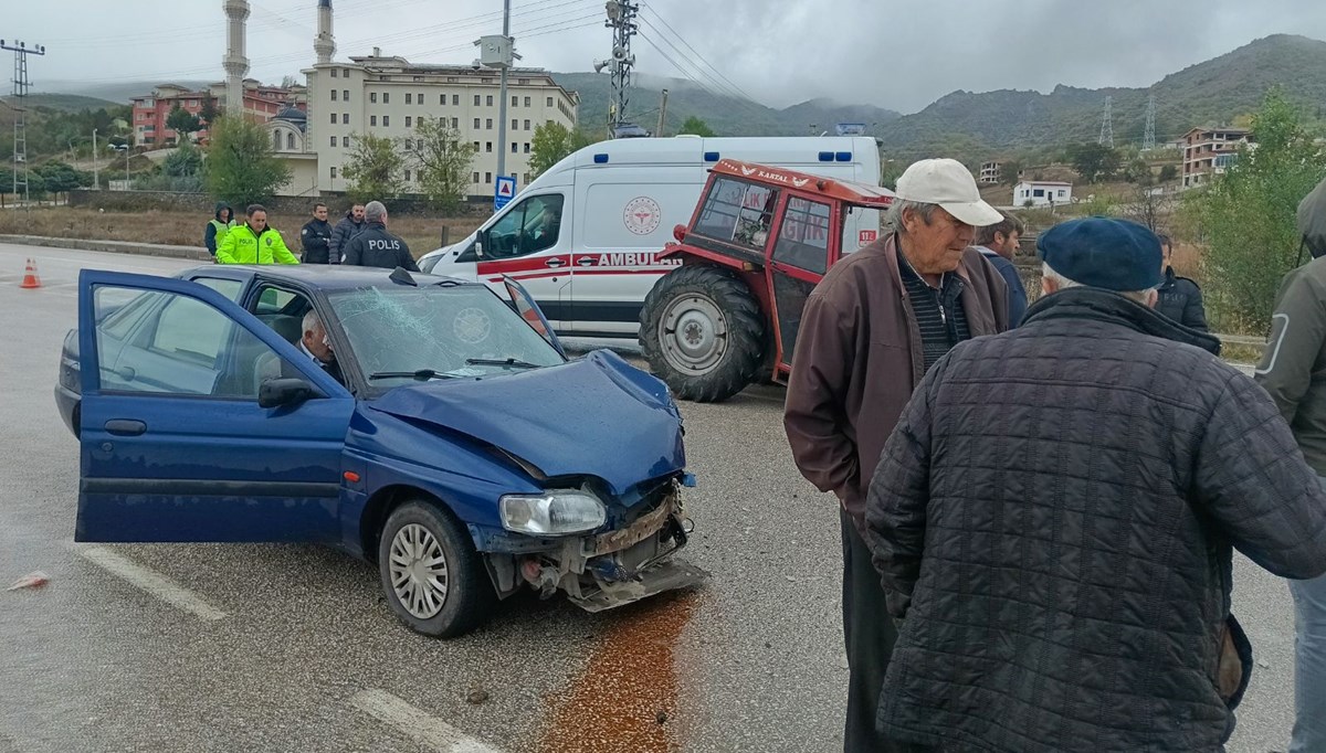 Otomobil ile traktör çarpıştı: 4 yaralı