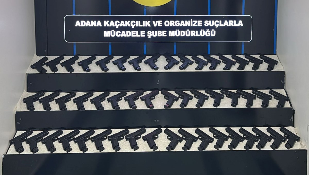 Adana'da bir araçta 50 ruhsatsız tabanca ele geçirildi Adana'da bir araçta 50 ruhsatsız tabanca ele geçirildi