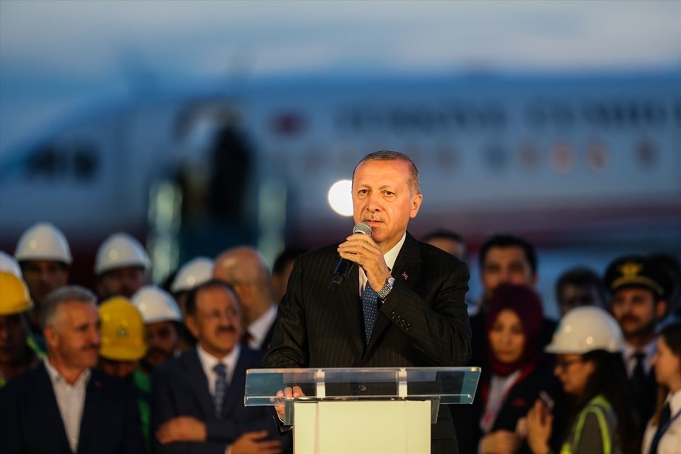 Cumhurbaşkanı Erdoğan'ı taşıyan uçak 3. havalimanına indi - 4