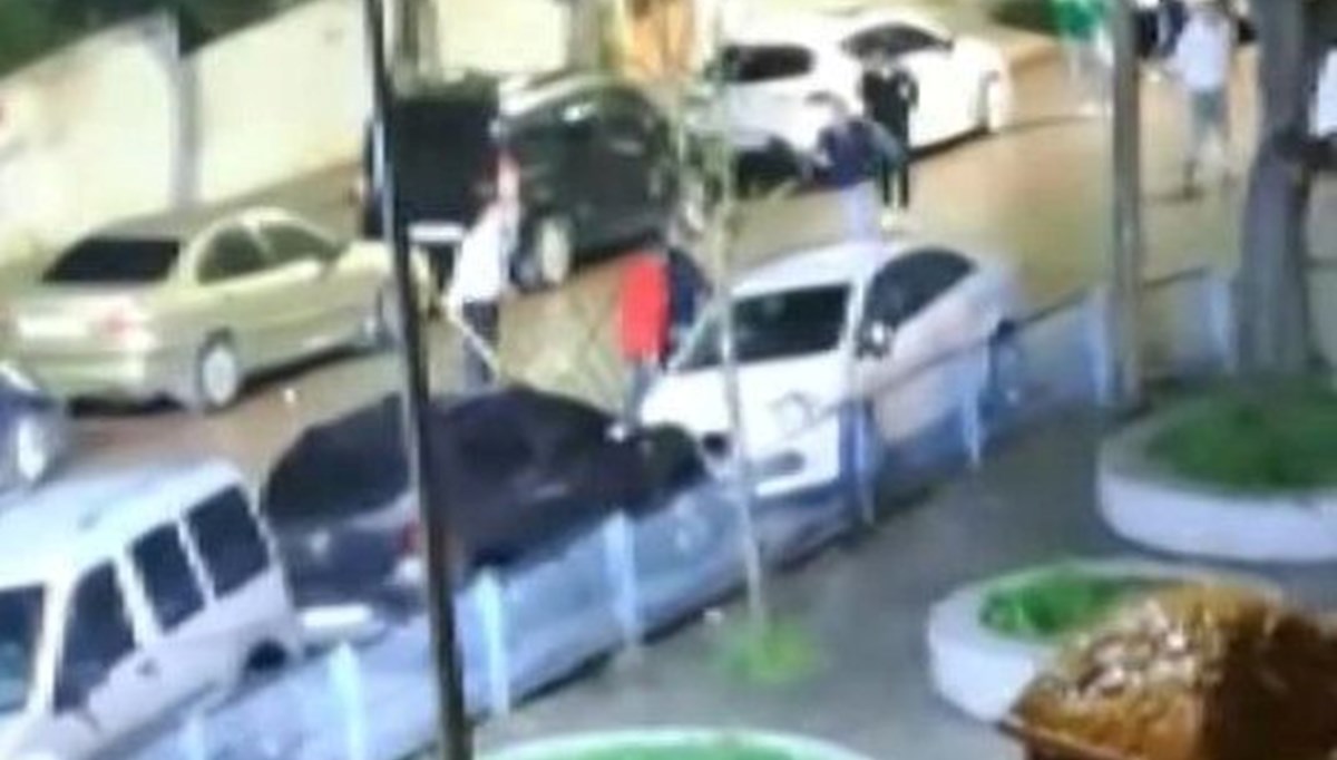 Sultangazi'de döner bıçaklı, sopalı kavga Sultangazi'de döner bıçaklı, sopalı kavga