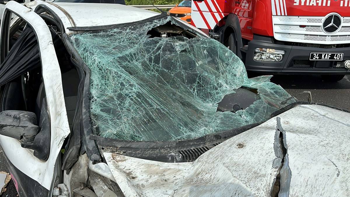 İstanbul Havalimanı yolunda feci ölüm: 20 yaşındaki genç camdan fırladı