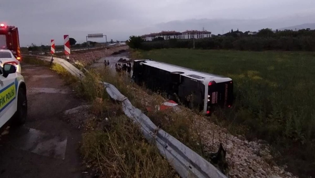 Yolcu otobüsü devrildi: 16 yaralı Yolcu otobüsü devrildi: 16 yaralı