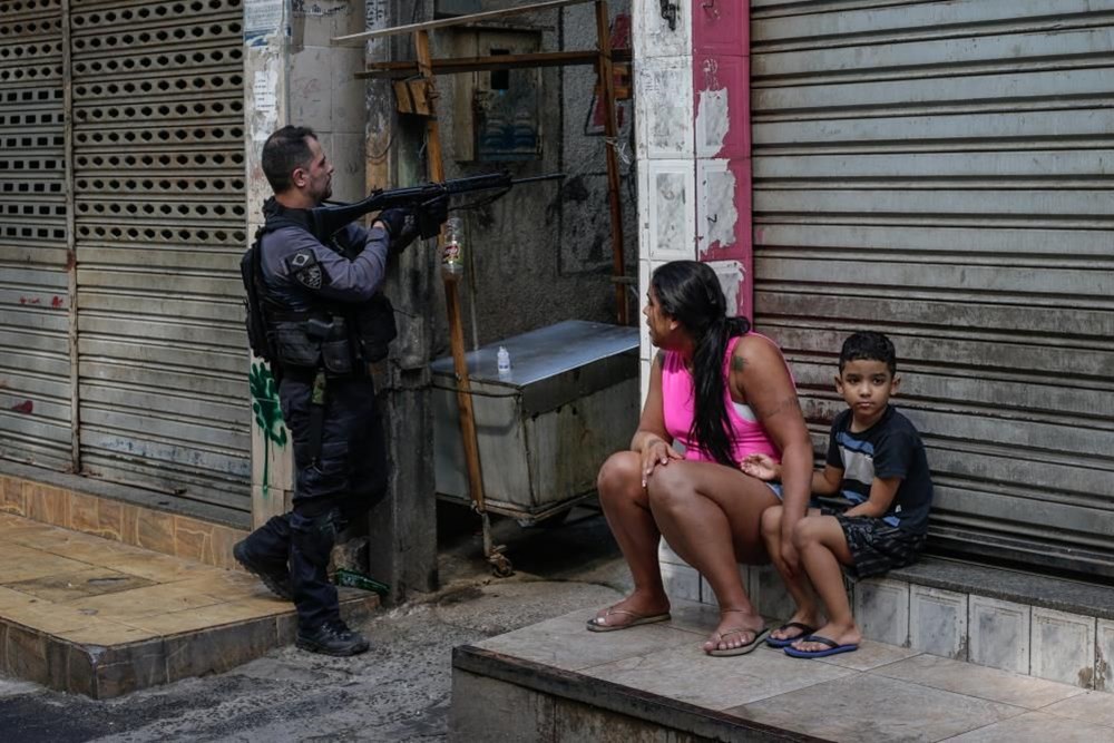 'Favela'da kanlı çatışma: 25 ölü - 13