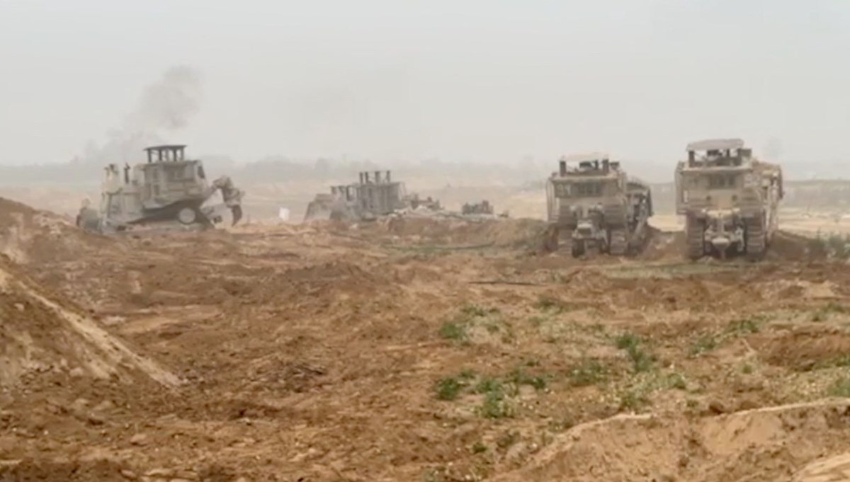 İsrail Gazze'deki Türk-Filistin Dostluk Hastanesi'ni bombaladı (İsrail-Hamas çatışmalarında 24.gün) İsrail Gazze'deki Türk-Filistin Dostluk Hastanesi'ni bombaladı (İsrail-Hamas çatışmalarında 24.gün)