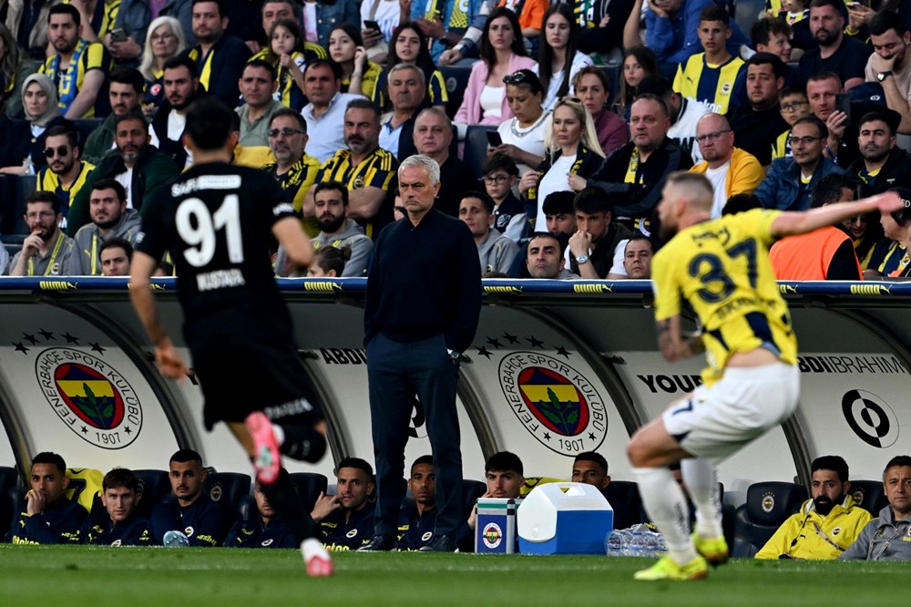 "Mourinho’nun iflası" (Spor yazarları derbiyi değerlendirdi) - 1