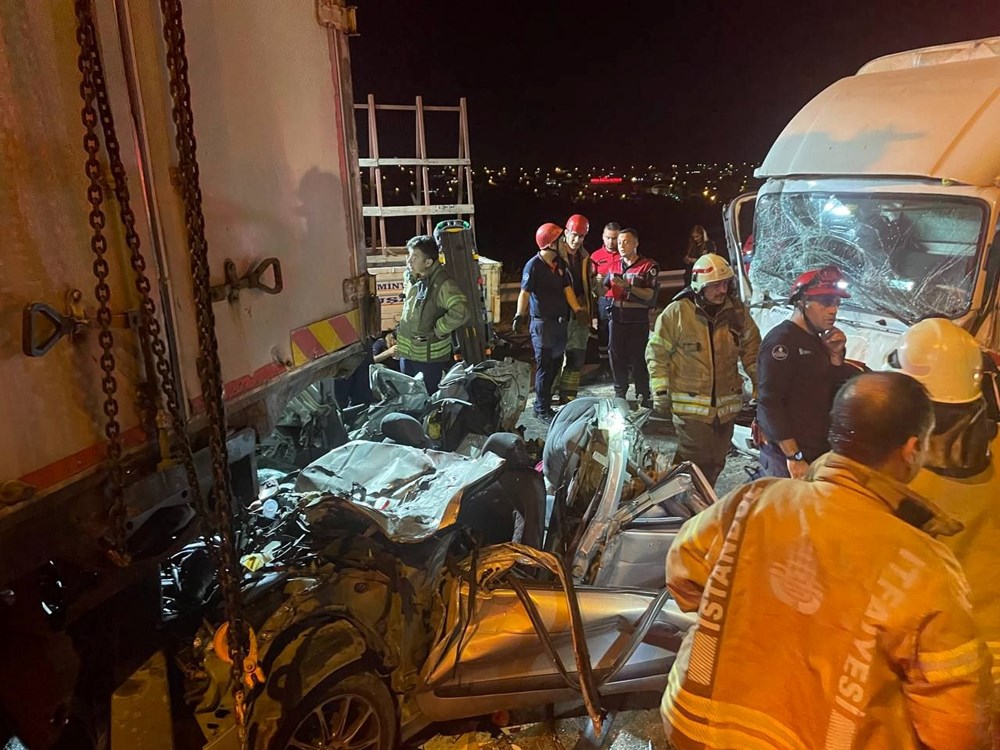İstanbul TEM Otoyolu'nda feci kaza: 4 çocuk öldü, 4 kişi yaralandı - 1
