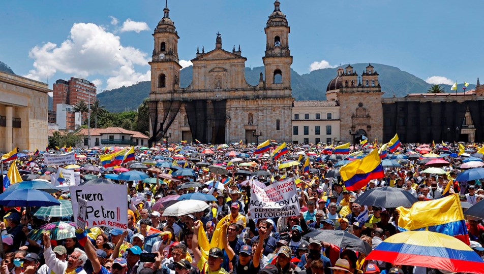 Kolombiya’da hükümet karşıtı protesto: Binlerce kişi sokaklara döküldü